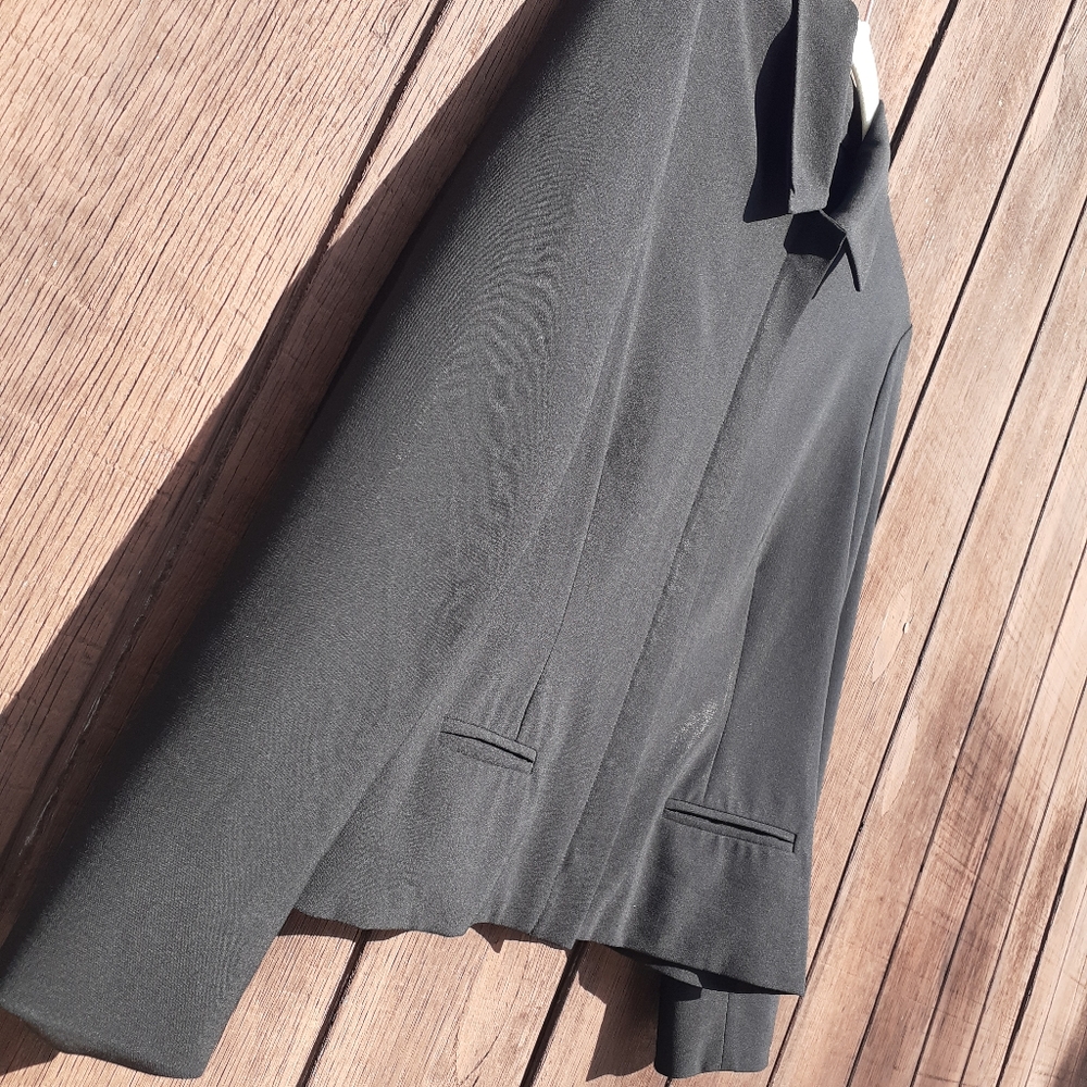 DONATED Locally | Vintage Women's Blazer - Picture 8 of 9